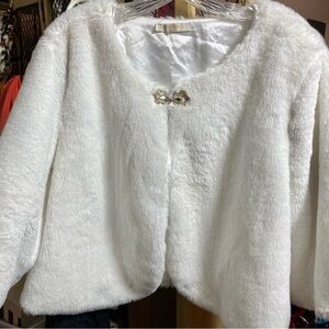 Haani Faux Fur Capelike coat in white with clasp